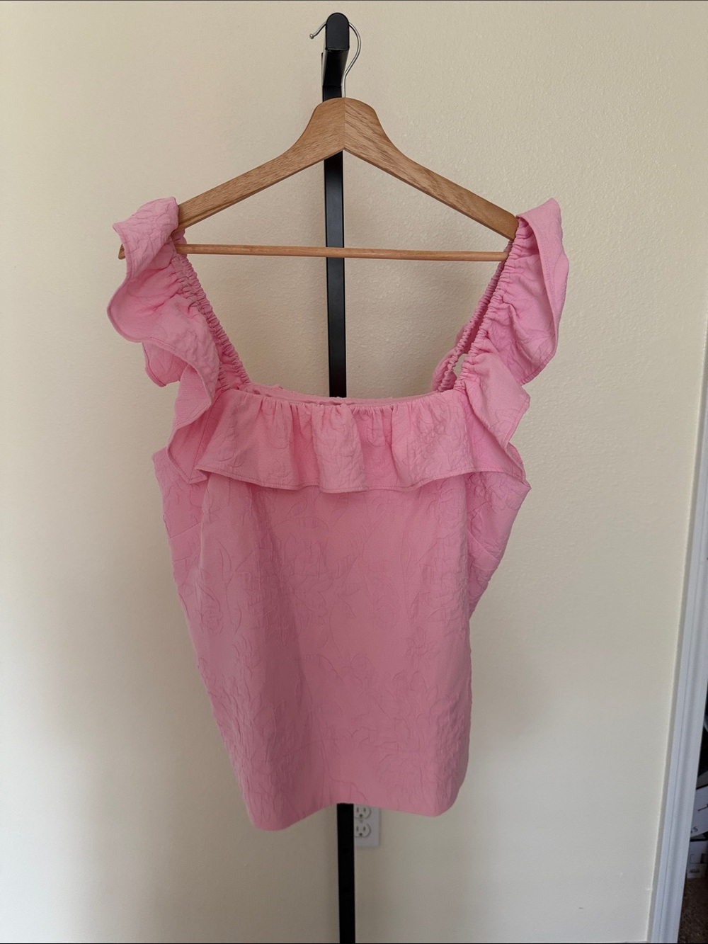 T2) Lilly Pulitzer 🌸Pink Ruffle Shoulder Women’s Top